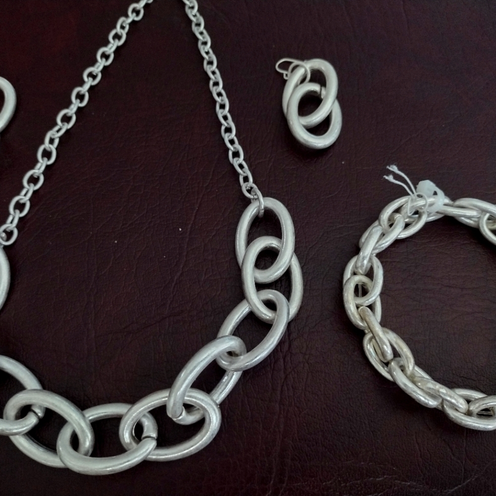 Necklace, bracelet and earrings set